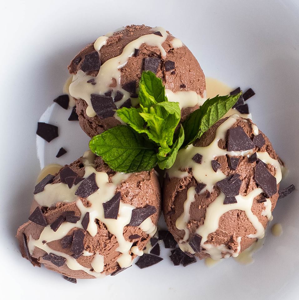 Avocado Schokoladen Mousse Eis Rezept - roh & vegan