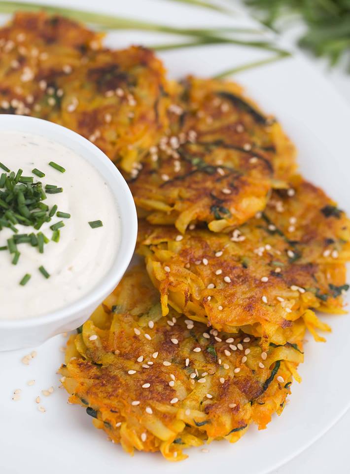 Kartoffel Karotten Puffer mit Mangold