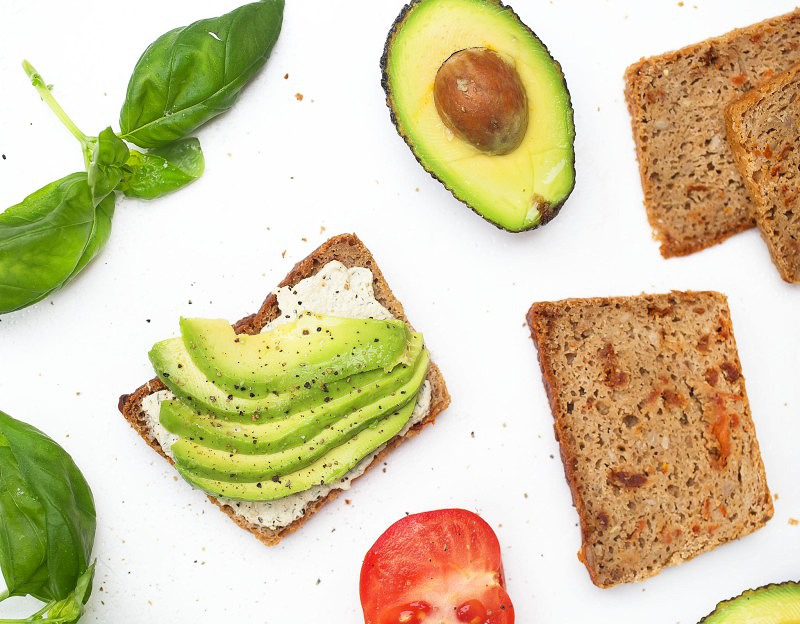 Glutenfreies Teff Brot mit getrockneten Tomaten