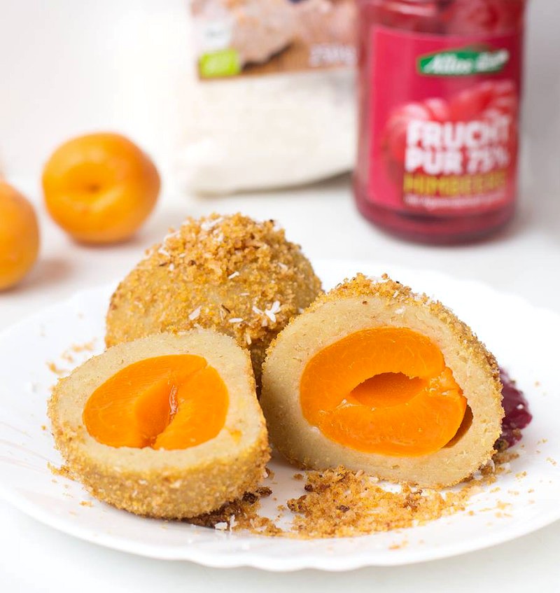 Vegane Marillenknoedel mit Kartoffelteig