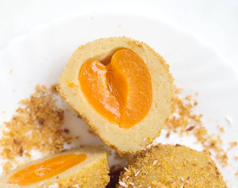 Vegane Marillenknoedel mit Kartoffelteig